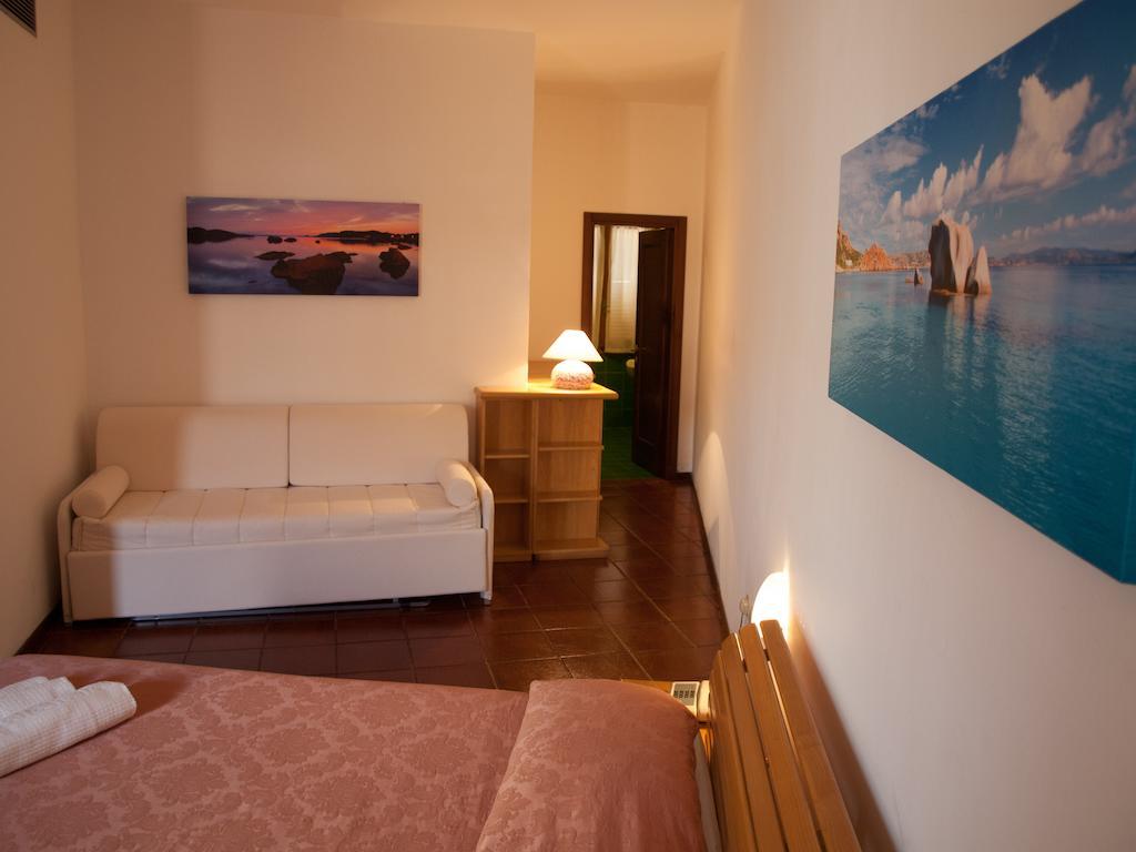 לה מדלנה Hotel Garibaldi חדר תמונה