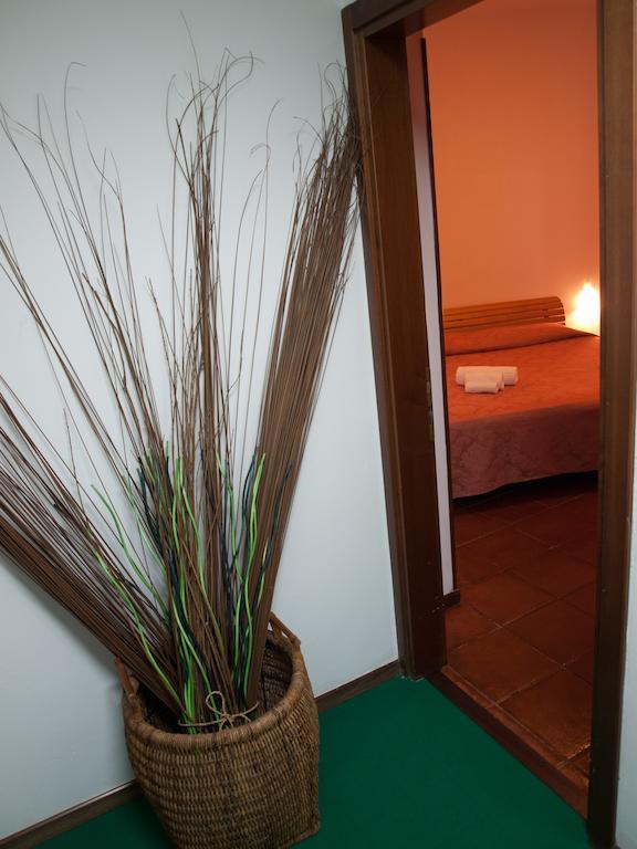 לה מדלנה Hotel Garibaldi חדר תמונה