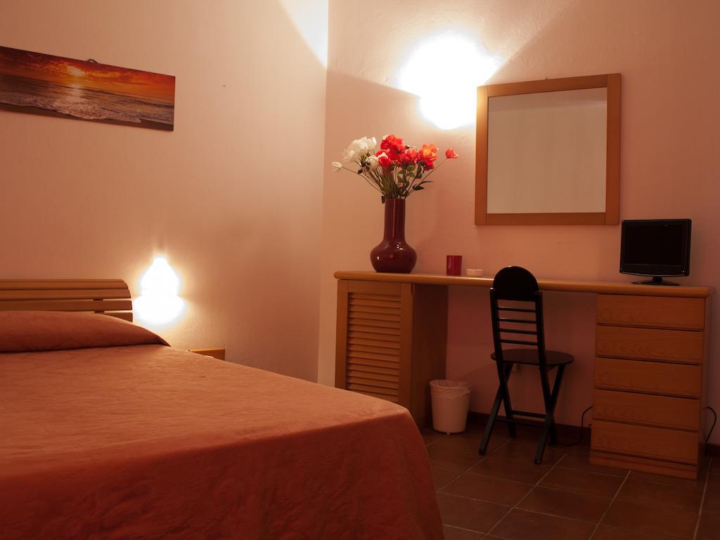לה מדלנה Hotel Garibaldi חדר תמונה